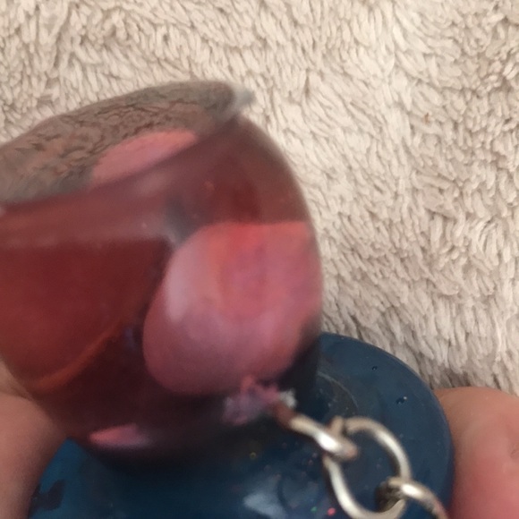 Custom Epoxy mini mushroom 🍄 keychain with shells glow ✨ and 3 Wishes - Picture 9 of 10